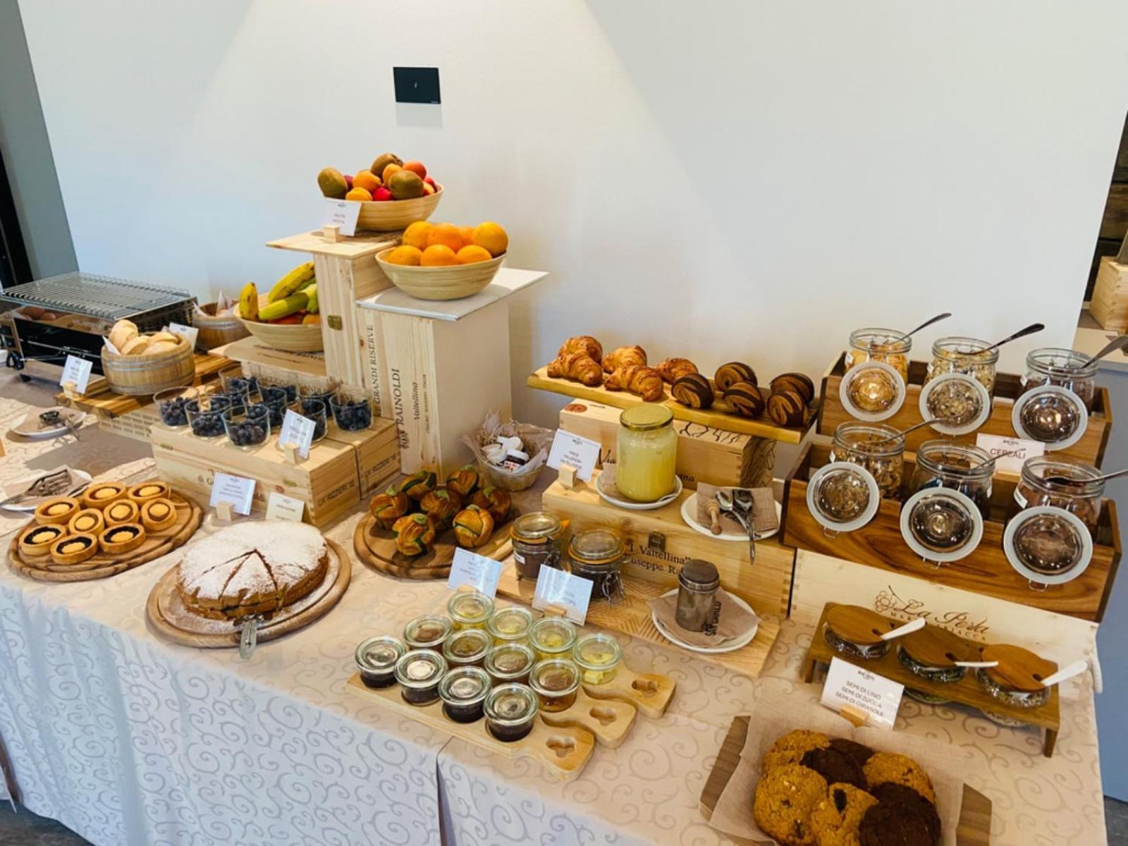 Wine Hotel San Carlo - Relais & Spa - Boutique Hotel Chiuro Zewnętrze zdjęcie