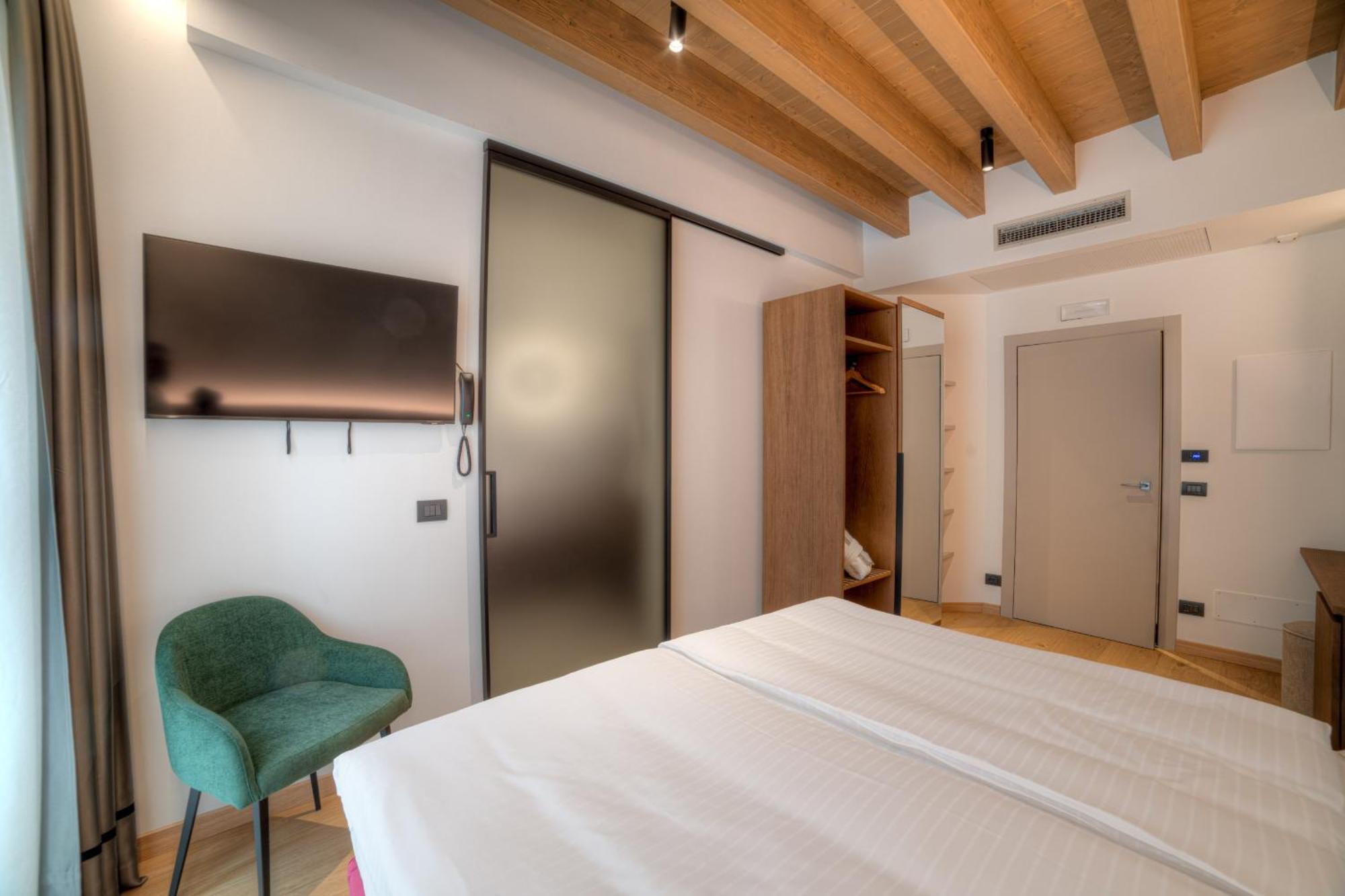 Wine Hotel San Carlo - Relais & Spa - Boutique Hotel Chiuro Zewnętrze zdjęcie
