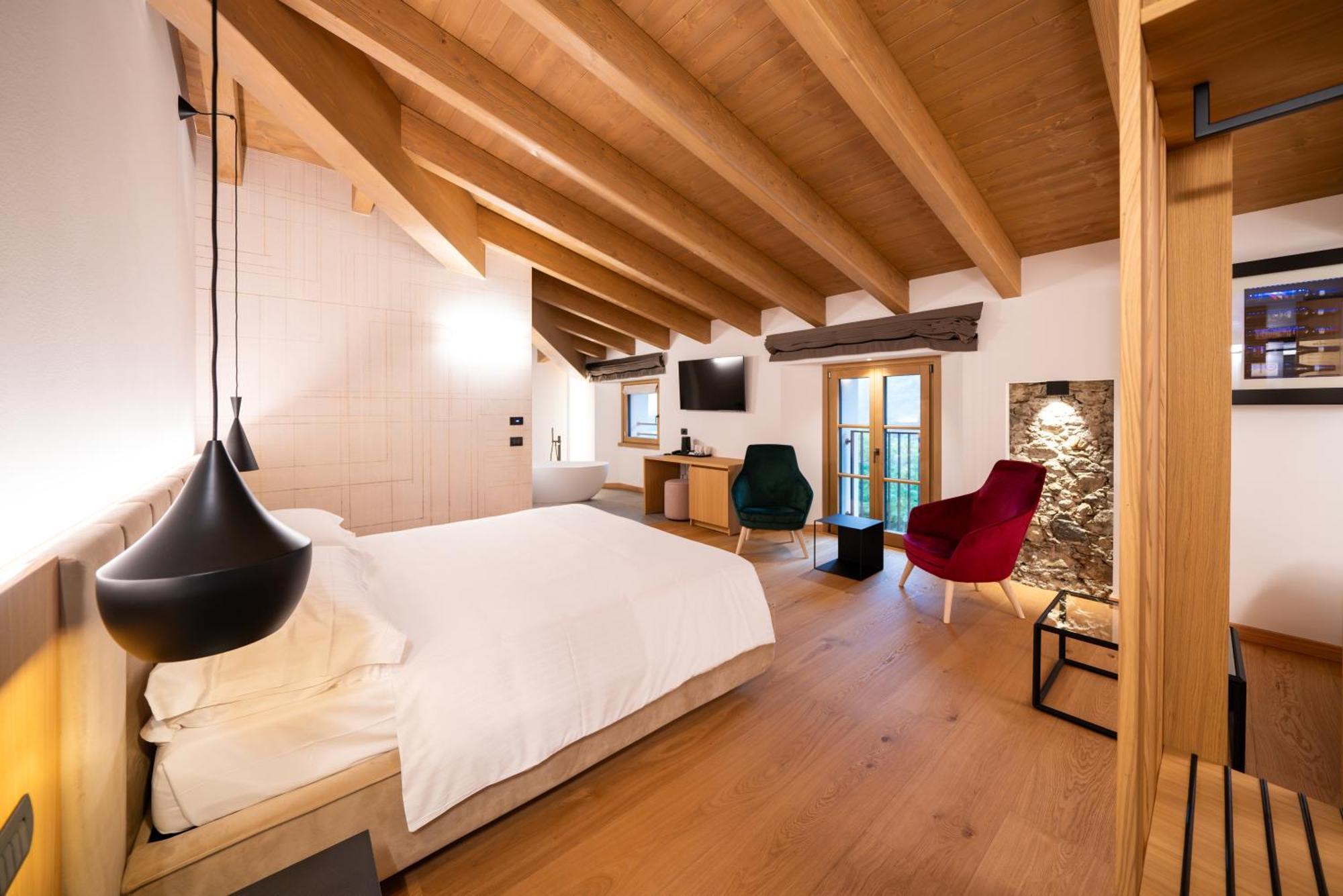Wine Hotel San Carlo - Relais & Spa - Boutique Hotel Chiuro Zewnętrze zdjęcie